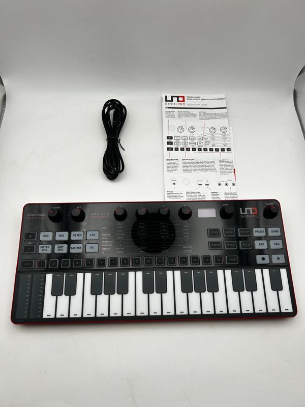 IK Multimedia UNO Synth Pro Desktop