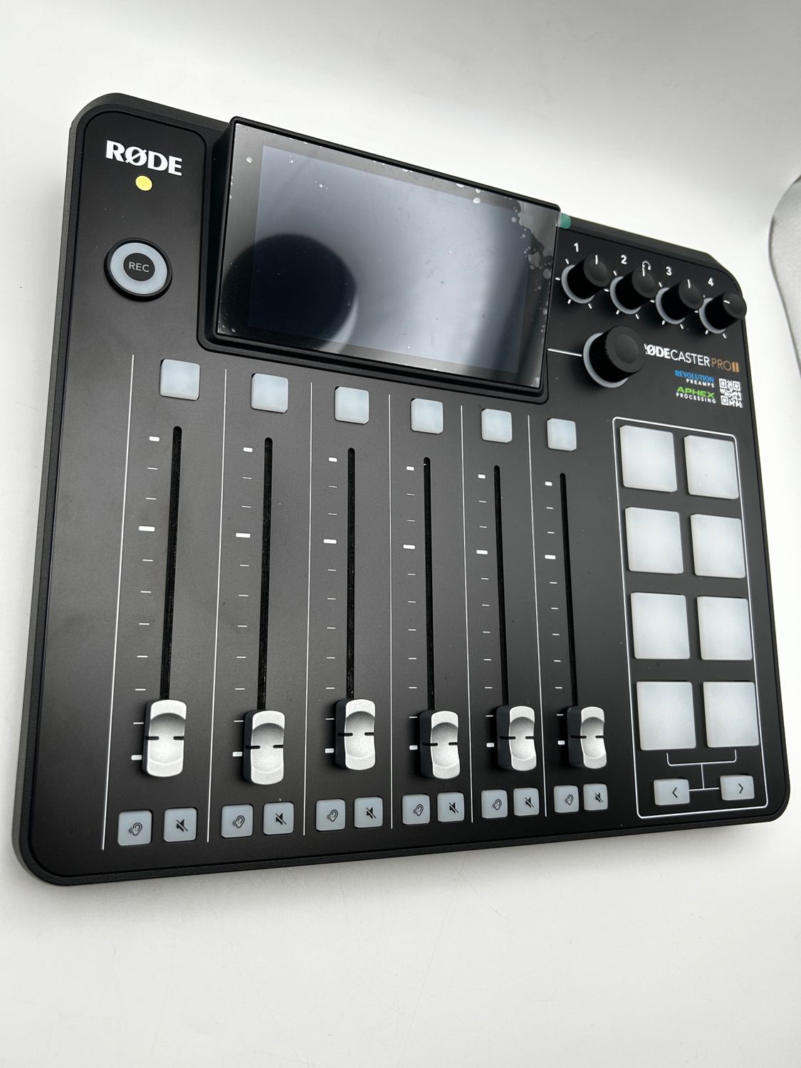 RØDE RØDECaster Pro II – kompleksowe rozwiązanie produkcyjne do podcastów