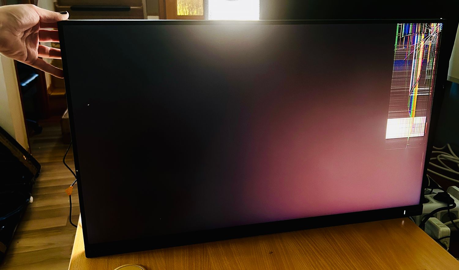 PHILIPS Evnia 32M2N6800M/00 – monitor uszkodzony
