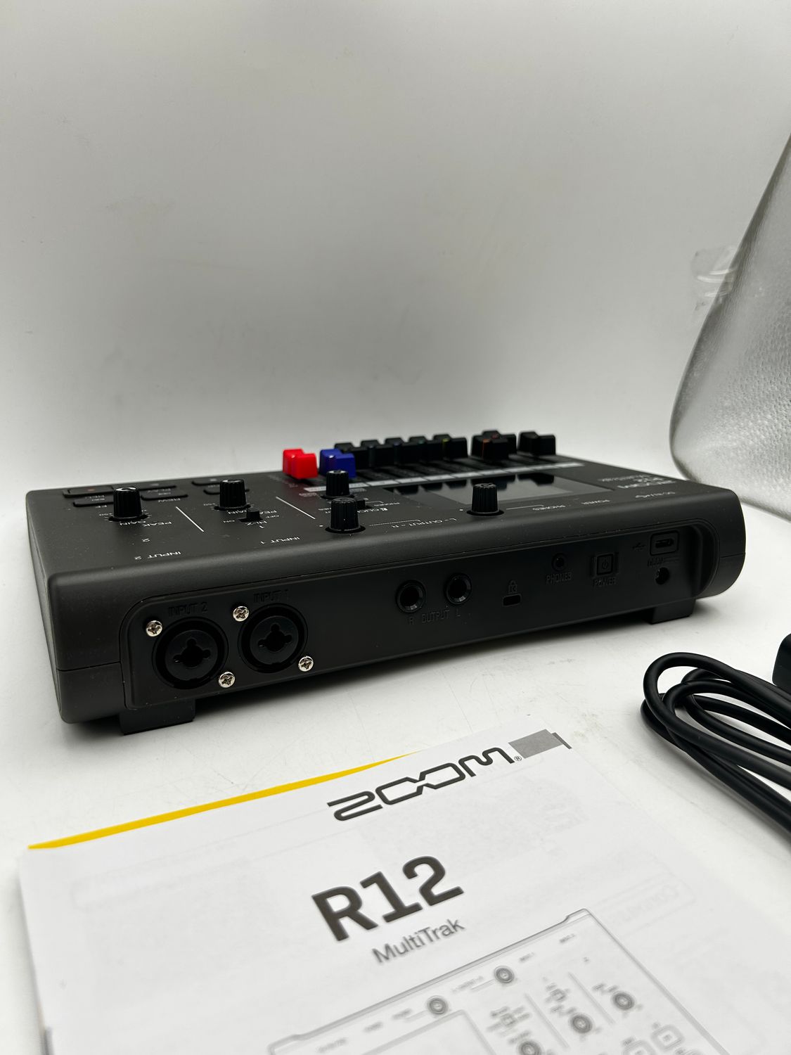 ZOOM R12 MultiTrak przenośny rejestrator 8-ścieżkowy i kompaktowe