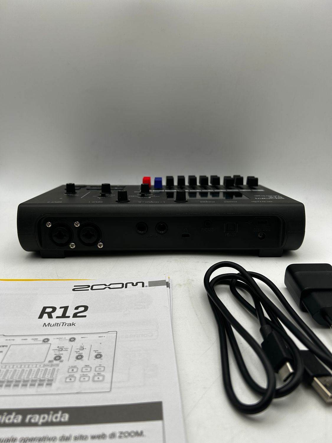 ZOOM R12 MultiTrak przenośny rejestrator 8-ścieżkowy i kompaktowe