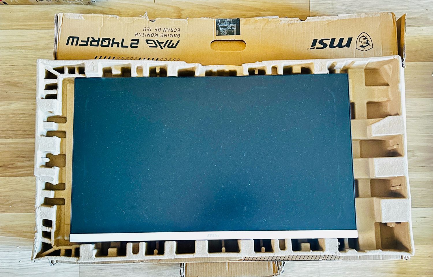 MSI MAG 274QRFW 27" WQHD Rapid IPS 180 Hz Monitor pasy na matrycy
