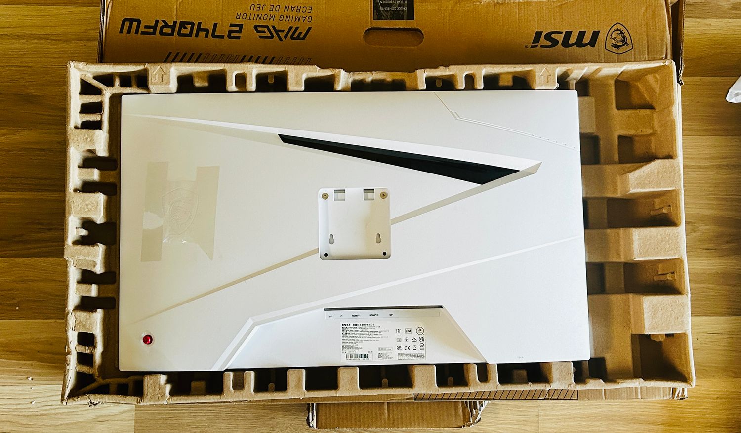 MSI MAG 274QRFW 27" WQHD Rapid IPS 180 Hz Monitor pasy na matrycy