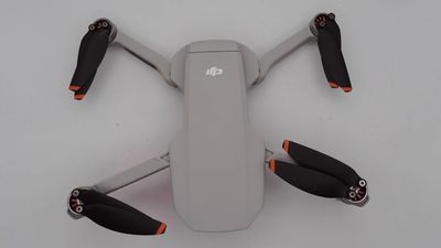DJI Mini 2 – lekki, składany dron z kamerą 4K - uszkodzony