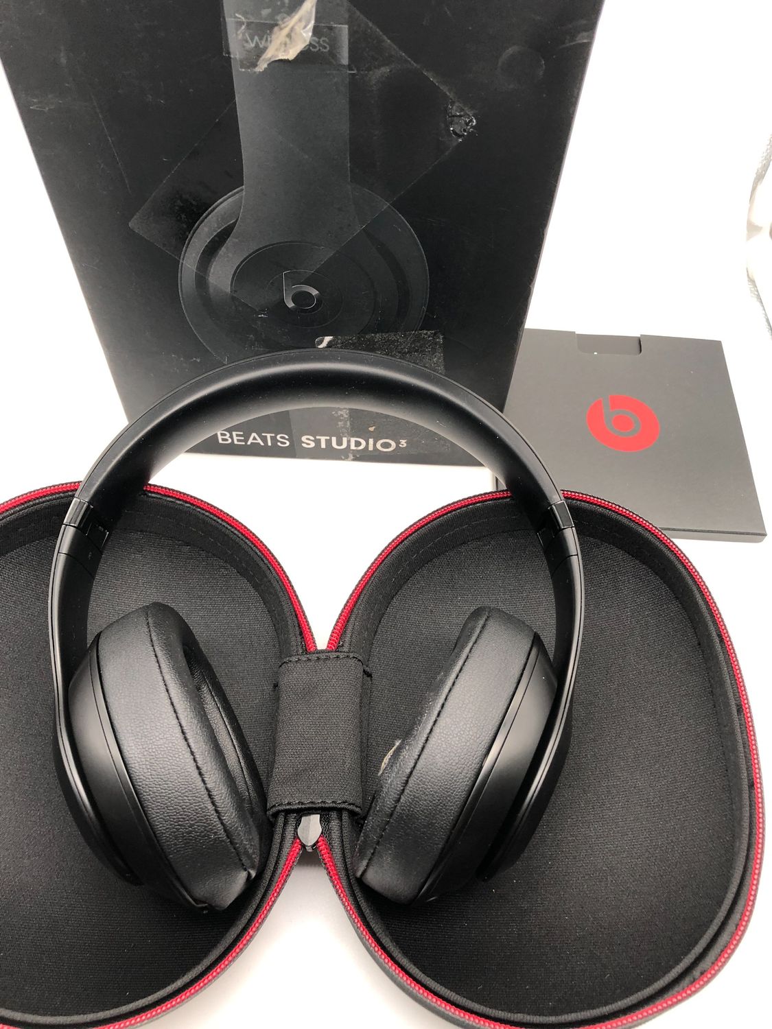 Beats Studio3 Wireless z redukcją szumów – czarny mat
