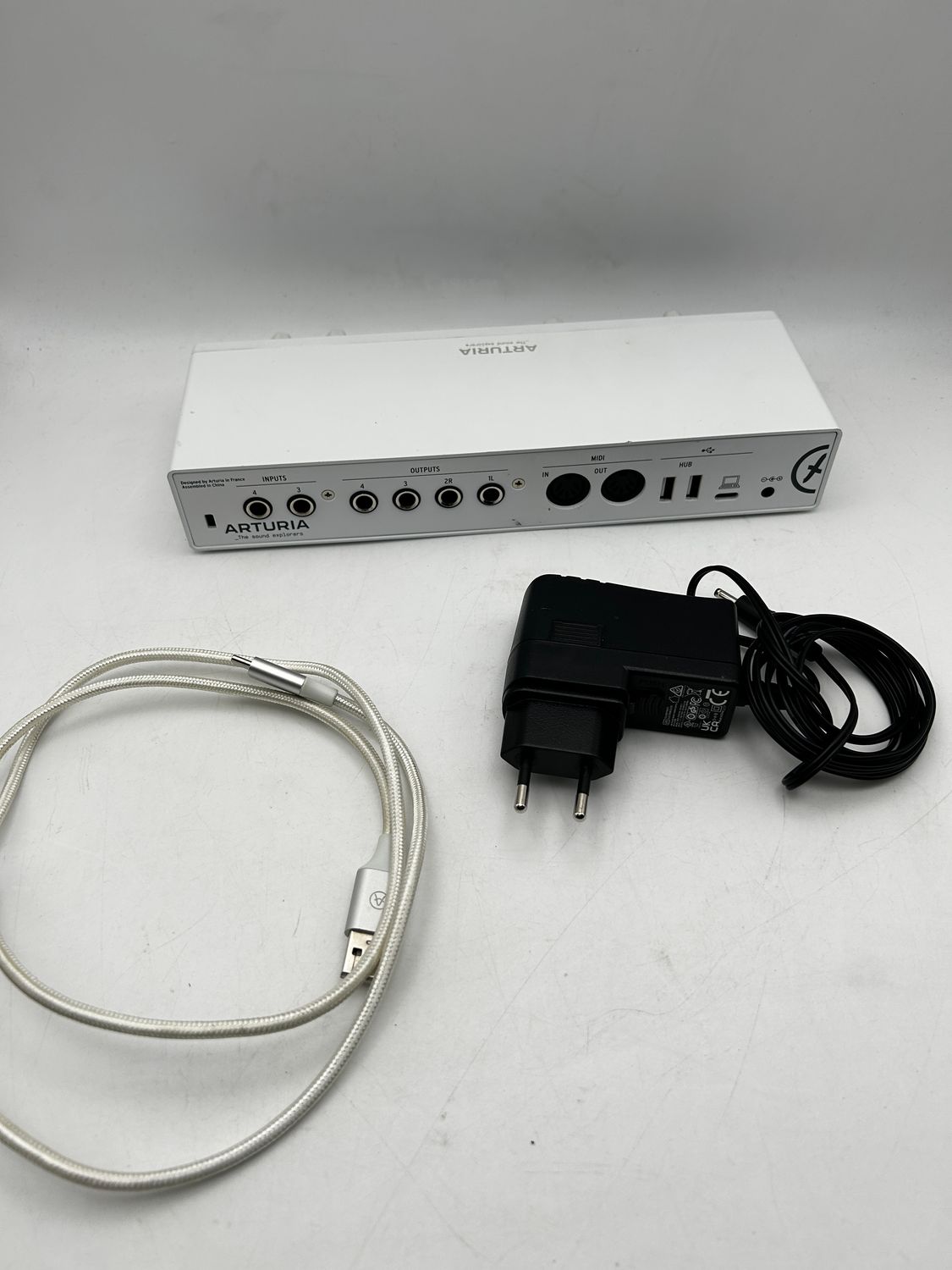 Arturia MiniFuse 4 – kompaktowy interfejs audio USB, biały