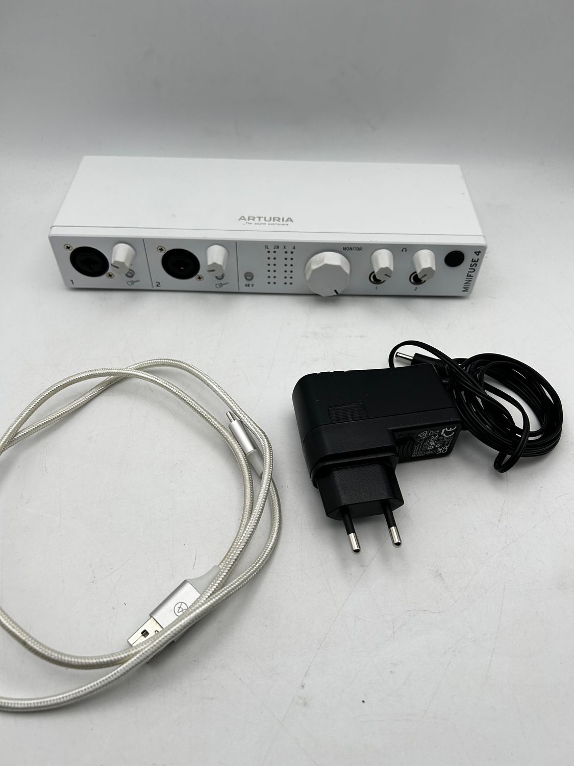 Arturia MiniFuse 4 – kompaktowy interfejs audio USB, biały