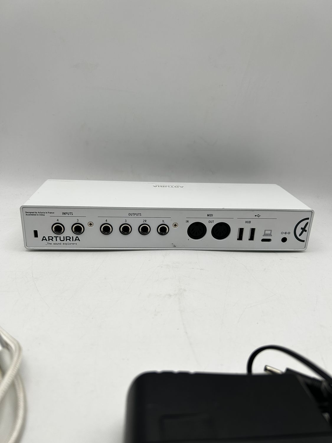 Arturia MiniFuse 4 – kompaktowy interfejs audio USB, biały