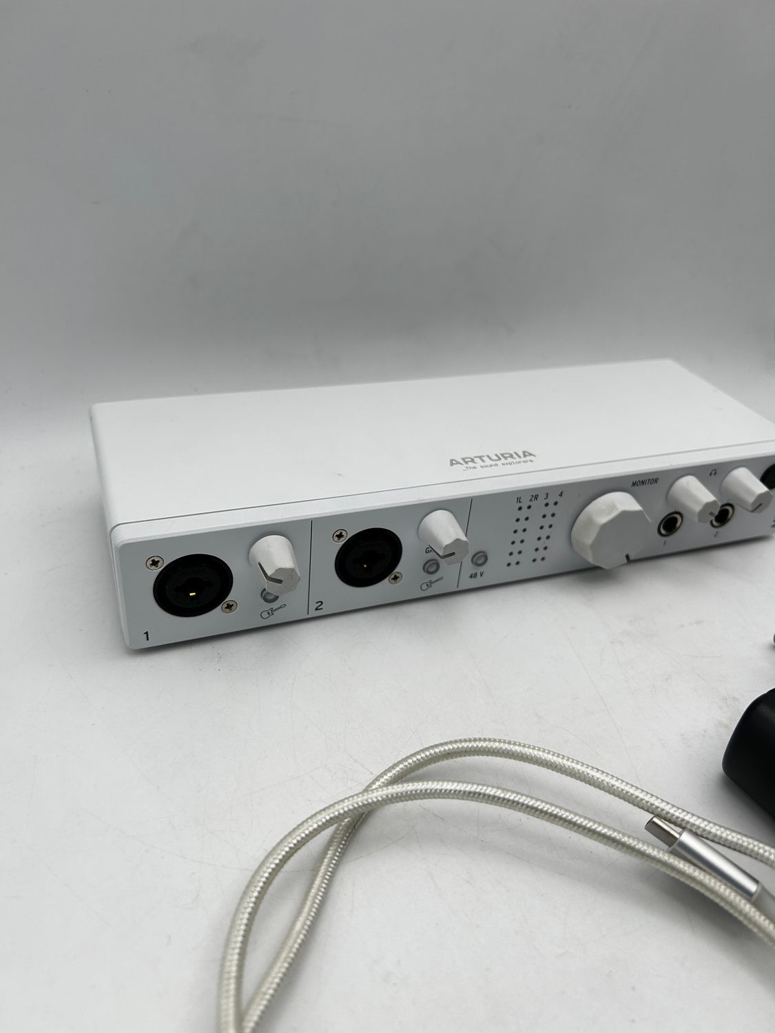 Arturia MiniFuse 4 – kompaktowy interfejs audio USB, biały