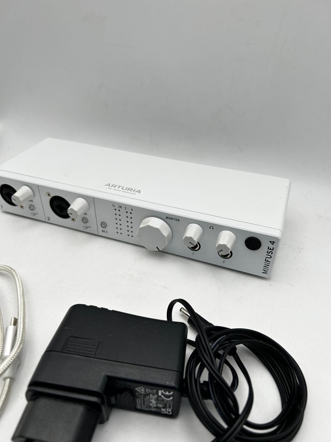 Arturia MiniFuse 4 – kompaktowy interfejs audio USB, biały