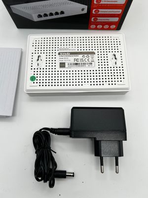 Tenda Przełącznik Ethernet 2,5 Gb/s, 5-portowy przełącznik 2,5 Gigabit