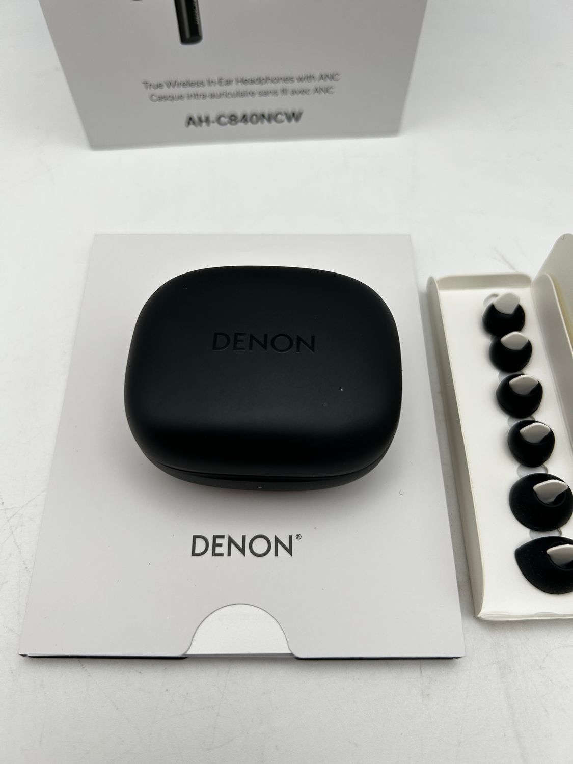 Denon AH-C840NCW – bezprzewodowe słuchawki dokanałowe