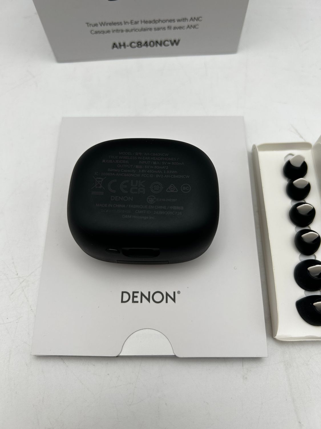 Denon AH-C840NCW – bezprzewodowe słuchawki dokanałowe
