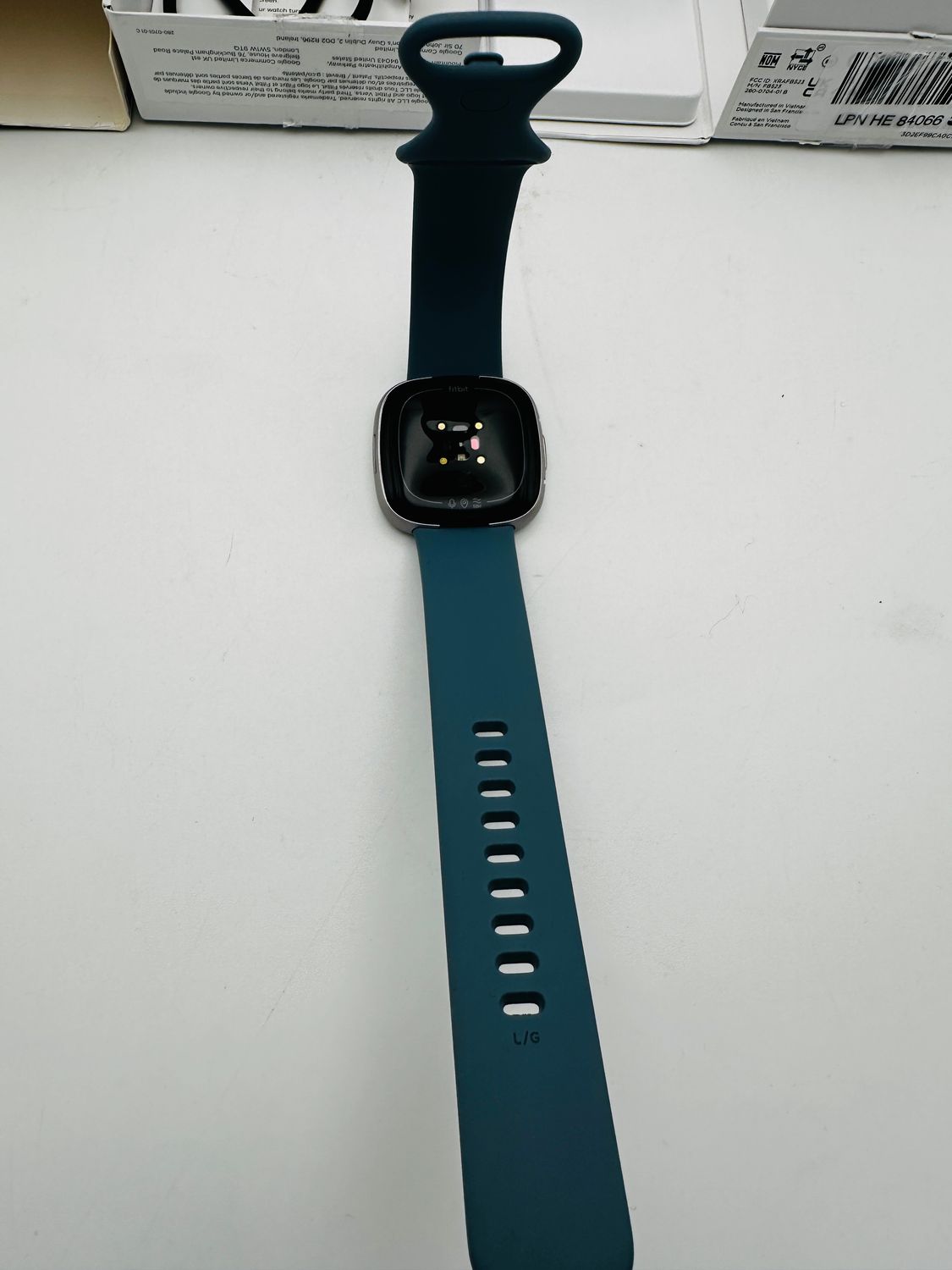 Google Fitbit Versa 4 – smartwatch fitness z wbudowanym GPS