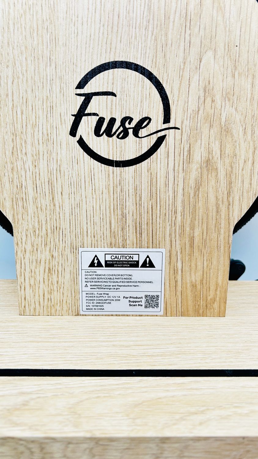 Fuse Vertical – pionowy gramofon Mid-Century z Bluetooth i radiem FM