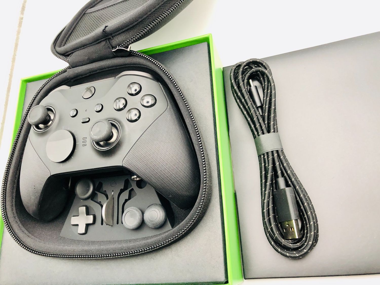 Bezprzewodowy kontroler Xbox, Elite czarny