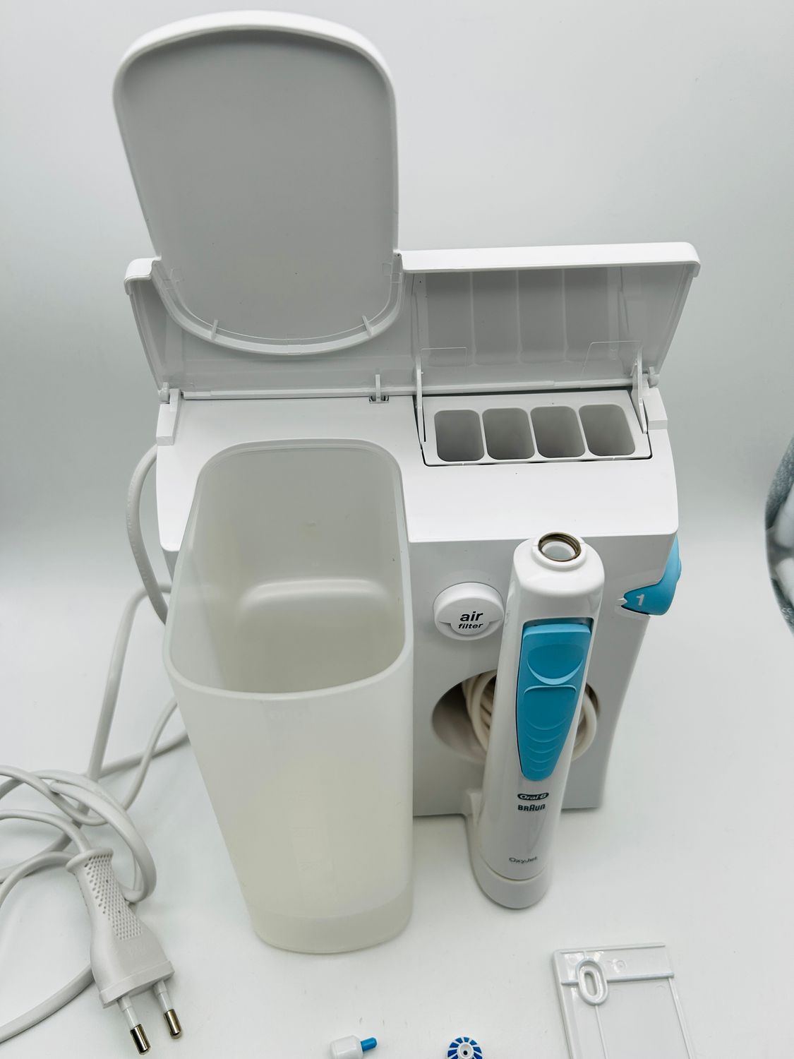 Oral-B Health Center 8006540841396 irygator, biały, 600 ml