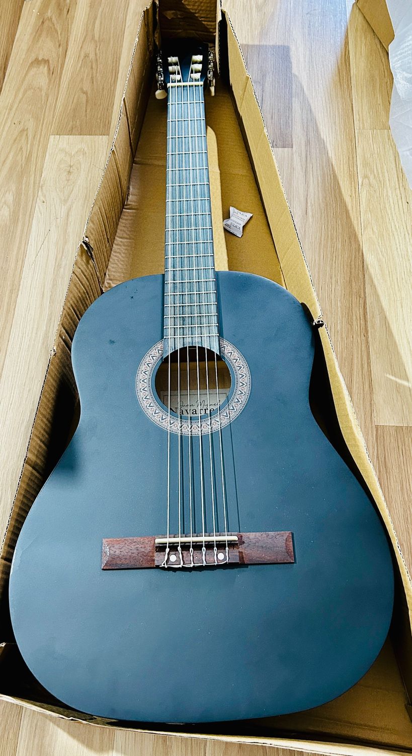 Zestaw startowy Navarrez NV12PK gitara klasyczna czarna 4/4