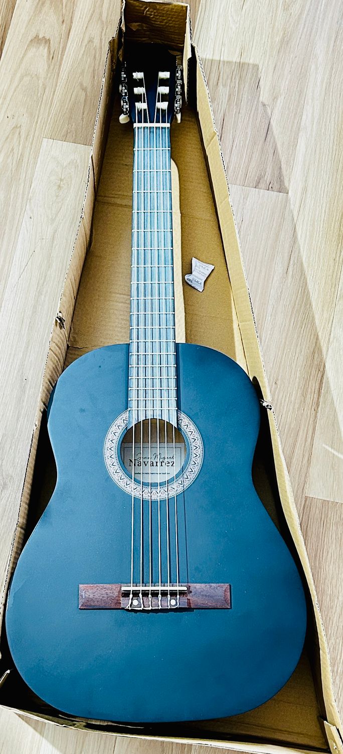 Zestaw startowy Navarrez NV12PK gitara klasyczna czarna 4/4