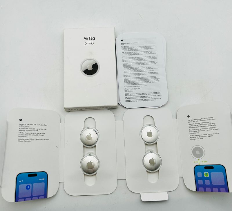 Apple Zestaw 4 sztuk AirTag (1. generacji)