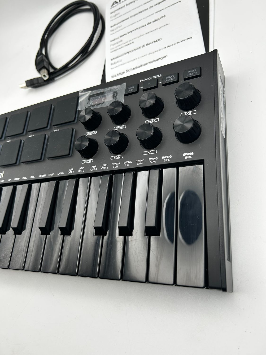 Akai Professional MPK Mini MK3 25-klawiszowa klawiatura sterująca USB