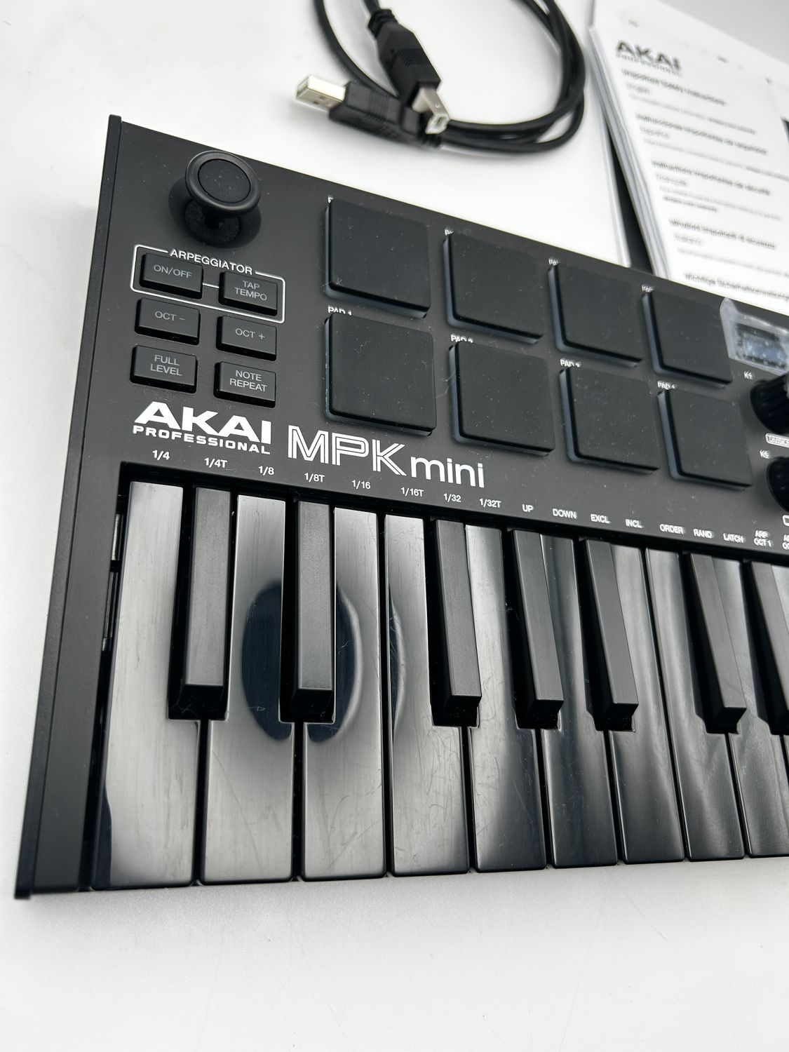 Akai Professional MPK Mini MK3 25-klawiszowa klawiatura sterująca USB