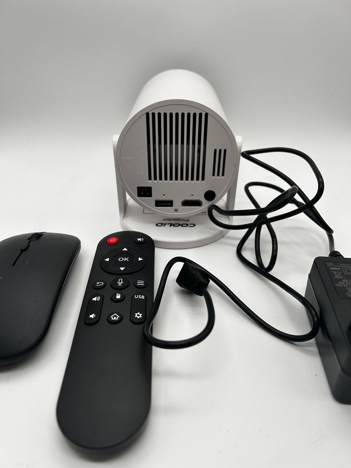 Mini projektor obsługuje 4K 1080p 2026, nowy przenośny projektor z 5G,