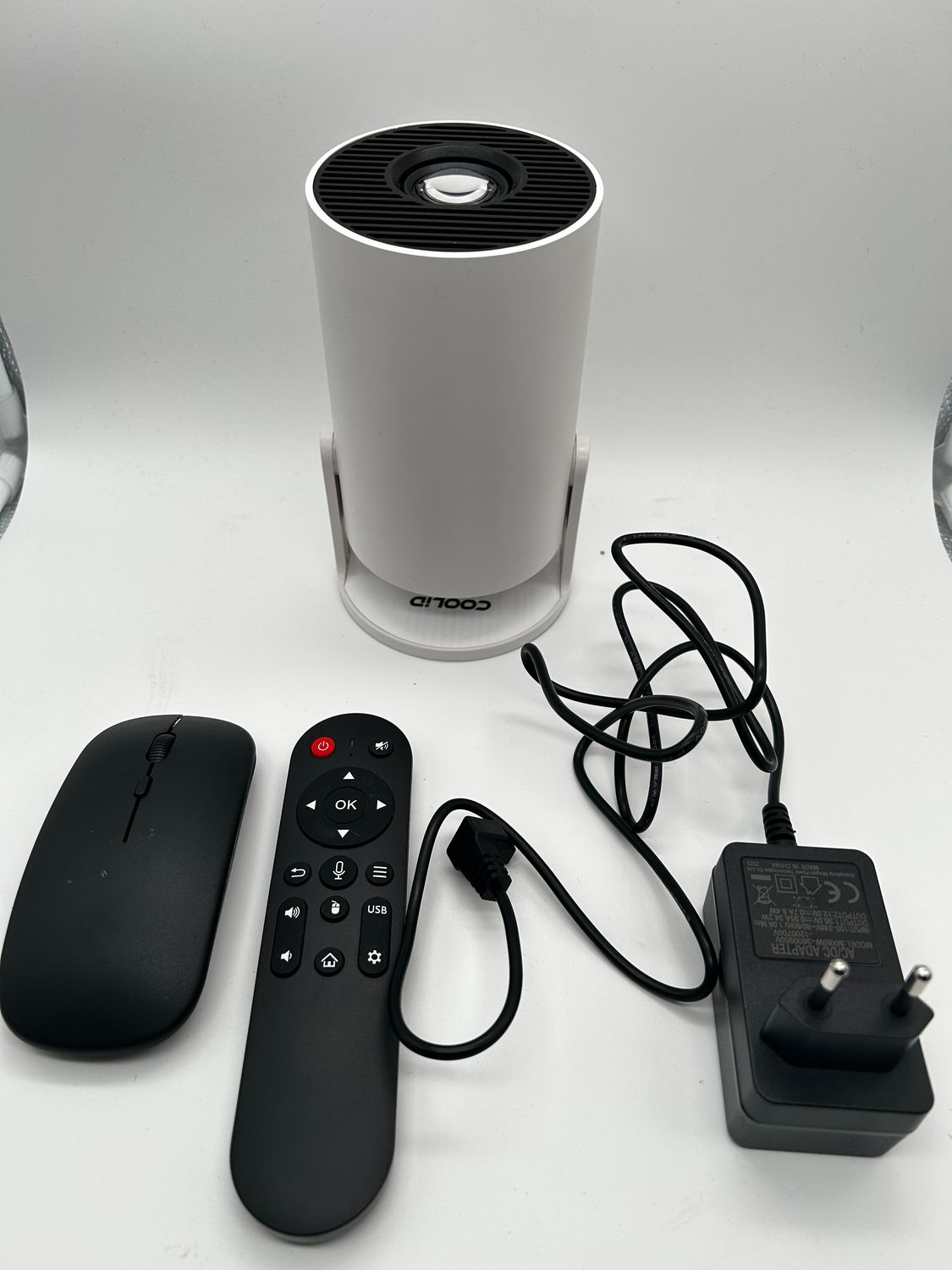 Mini projektor obsługuje 4K 1080p 2026, nowy przenośny projektor z 5G,