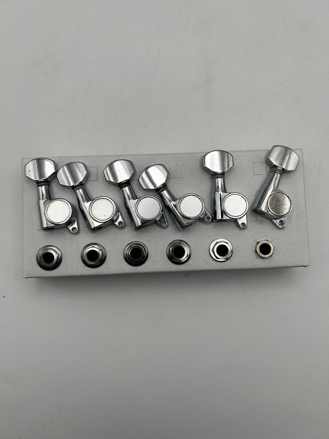 Fender 099-0818-500 – blokowane klucze do gitar Stratocaster i Telecaster