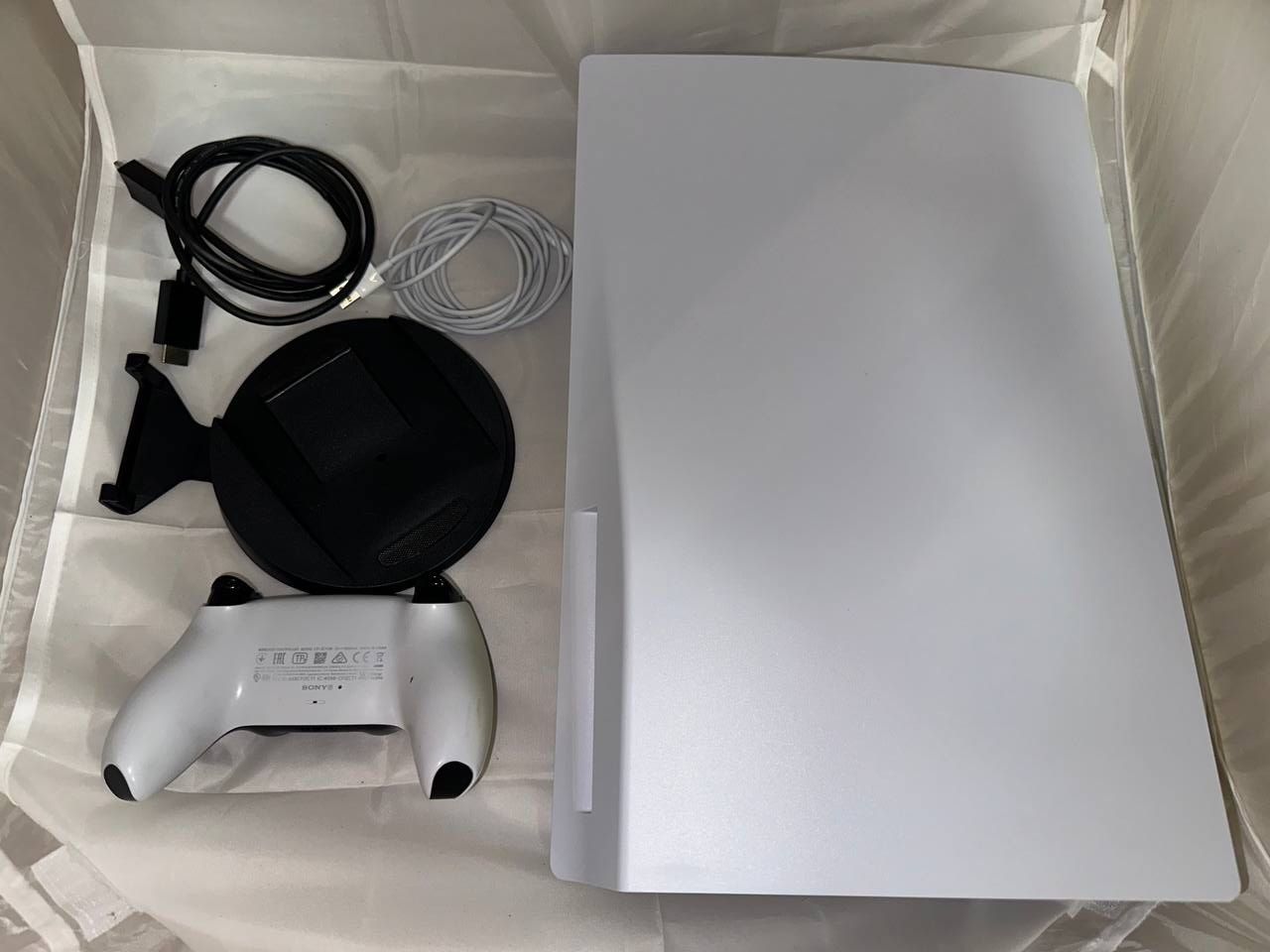 PlayStation 5 (PS5) + kontroler DualSense