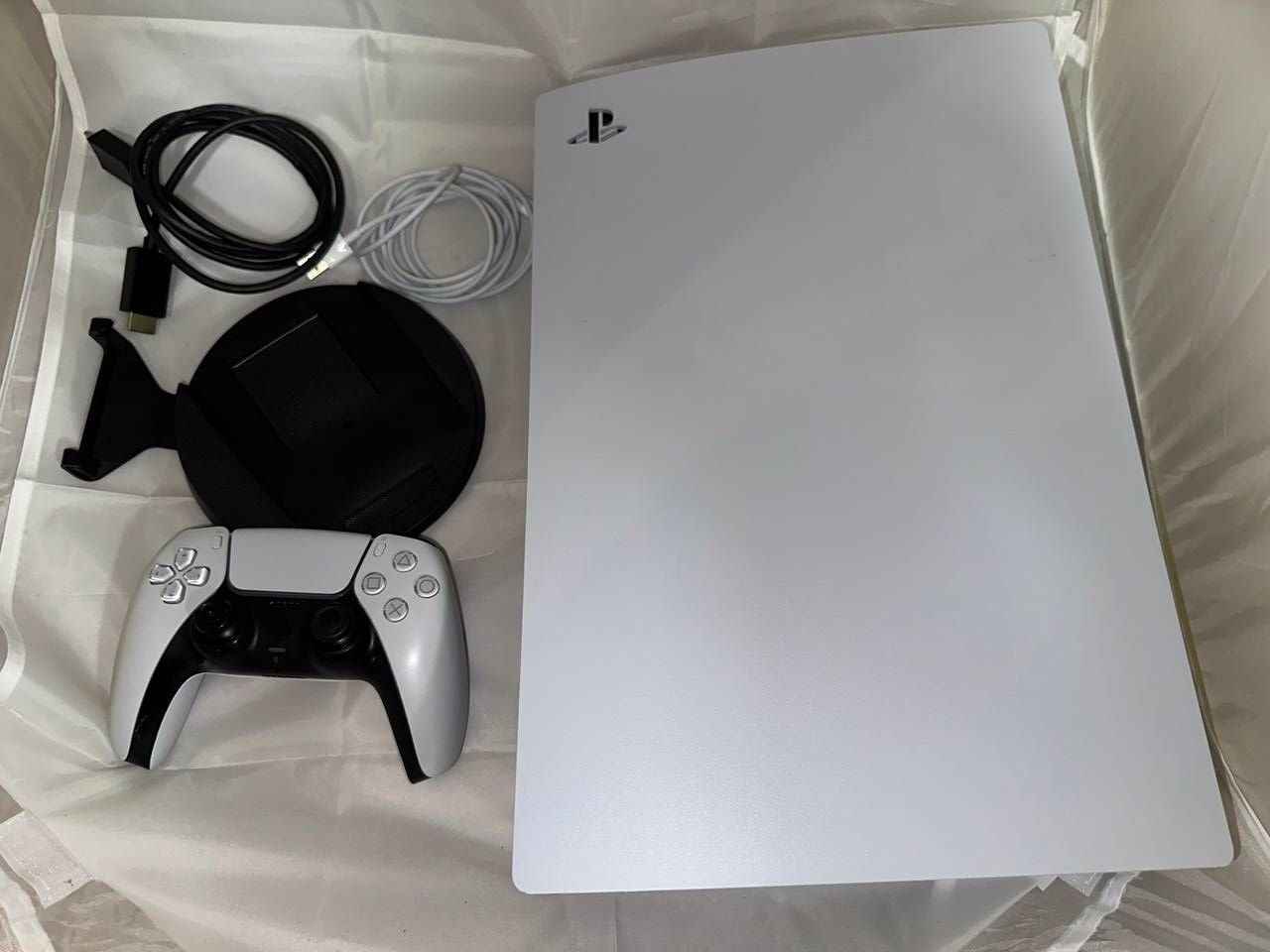 PlayStation 5 (PS5) + kontroler DualSense