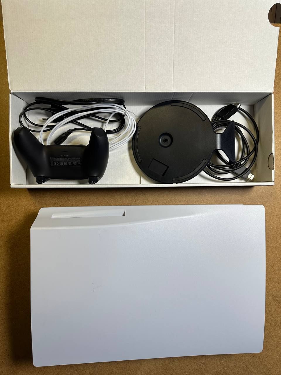 PlayStation 5 (PS5) + kontroler DualSense