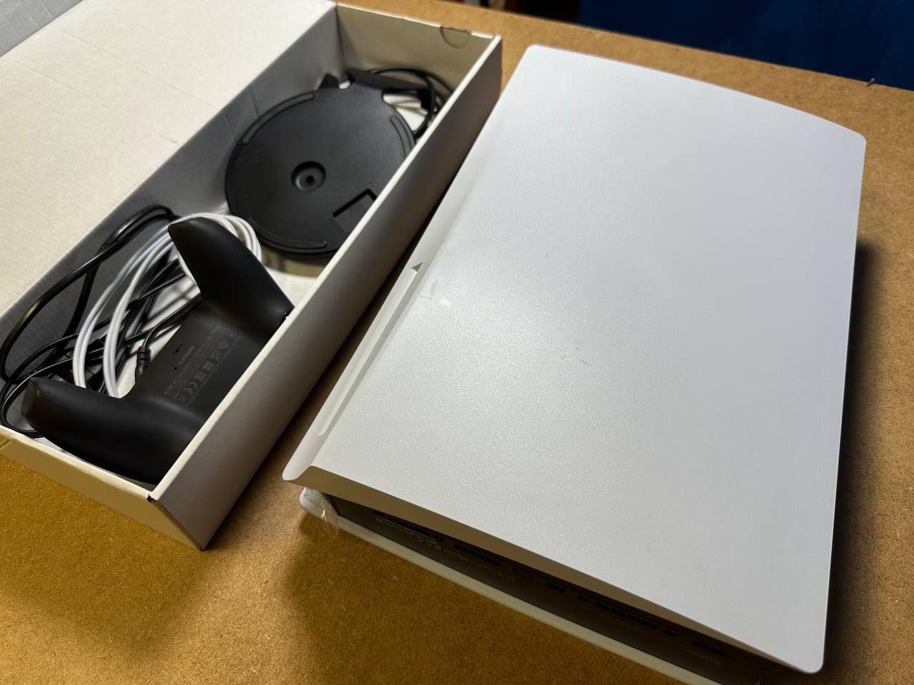 PlayStation 5 (PS5) + kontroler DualSense