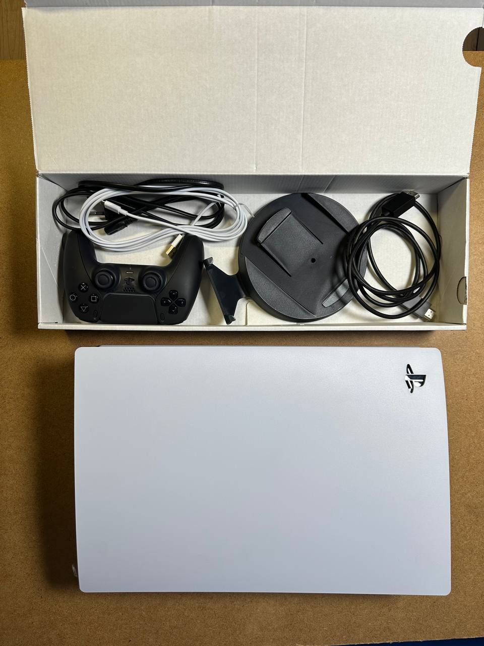 PlayStation 5 (PS5) + kontroler DualSense