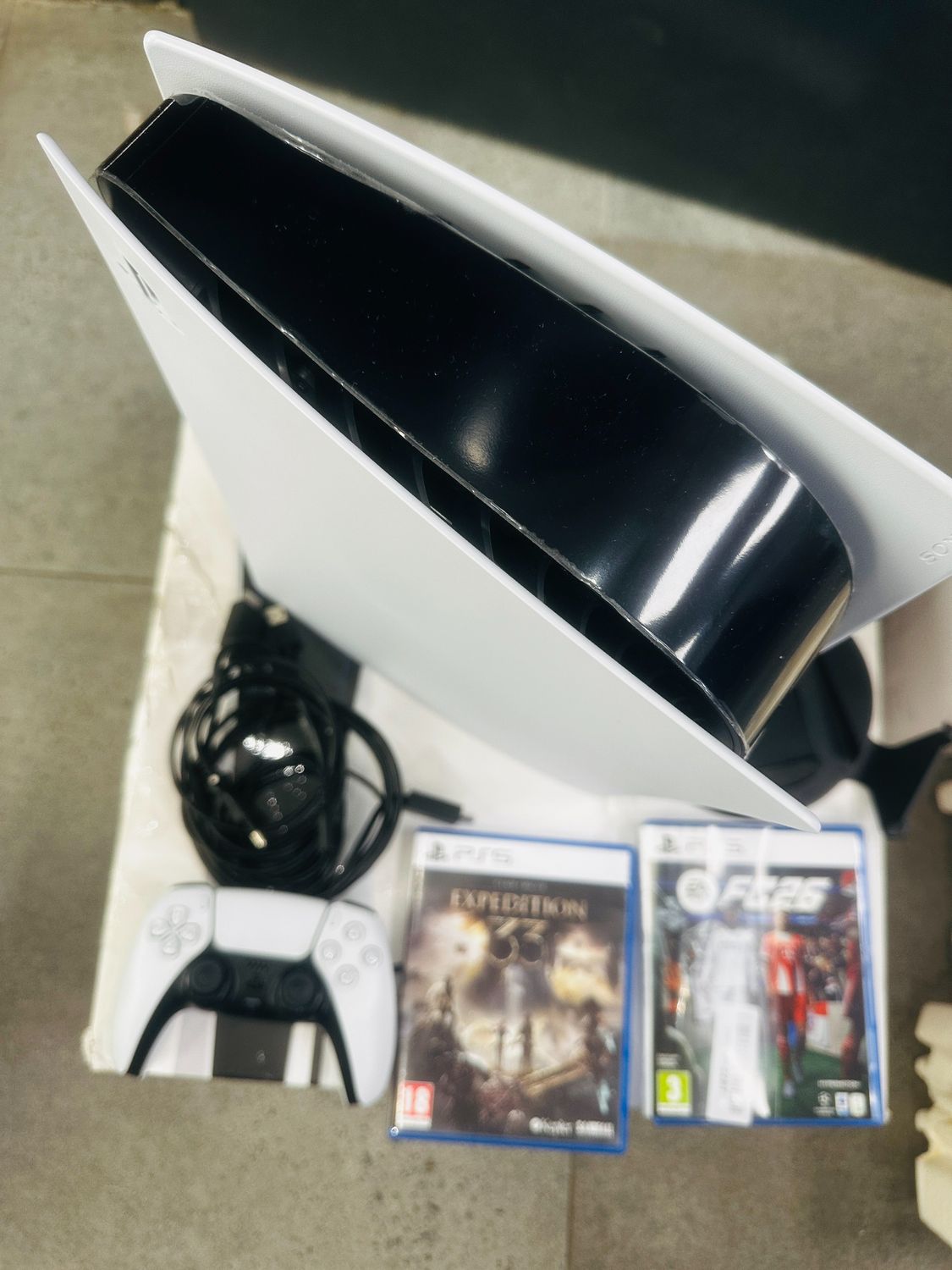 Sony PlayStation 5 Edycja Standard z napędem Blu-ray 4K – biała
