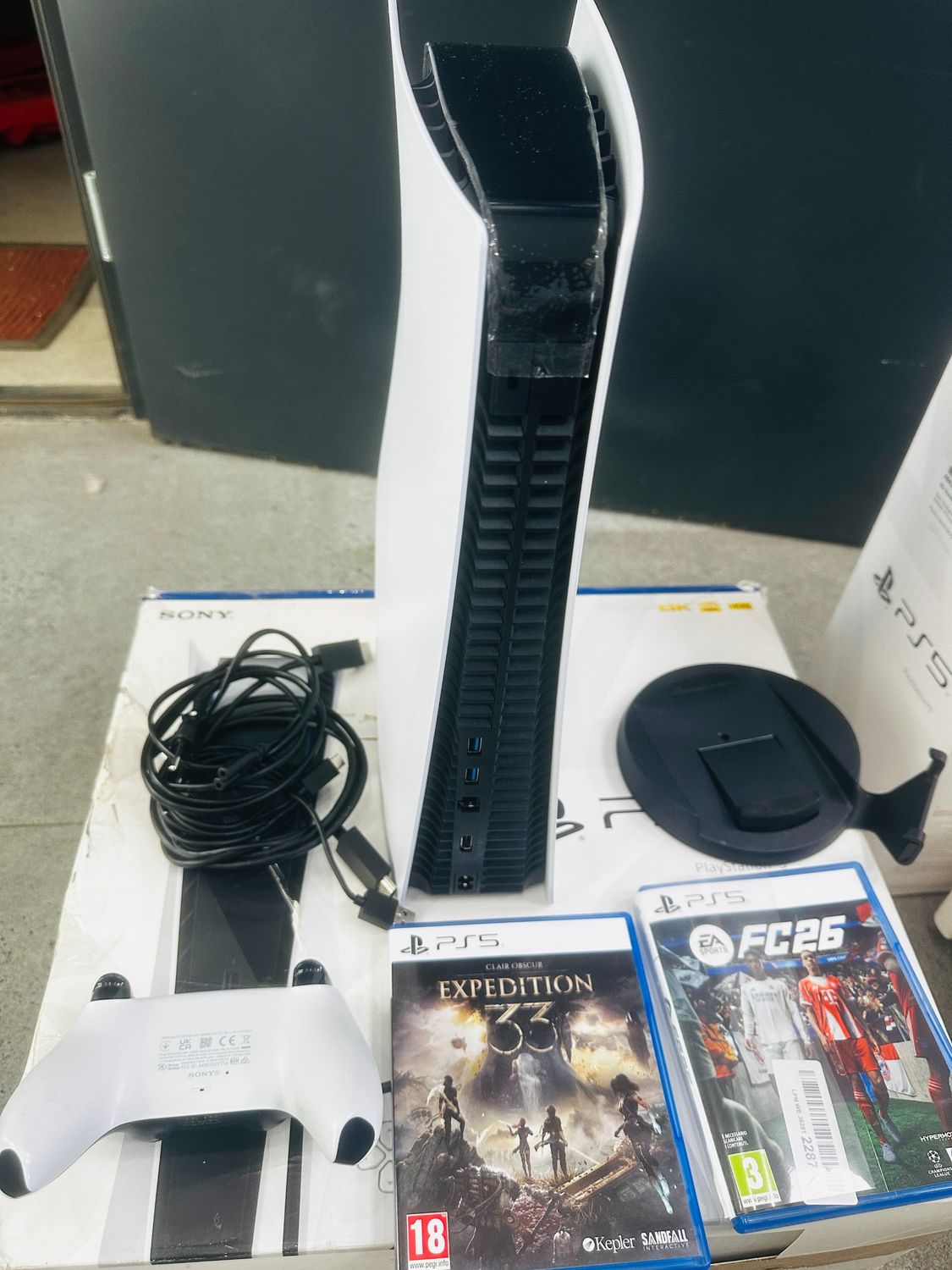 Sony PlayStation 5 Edycja Standard z napędem Blu-ray 4K – biała