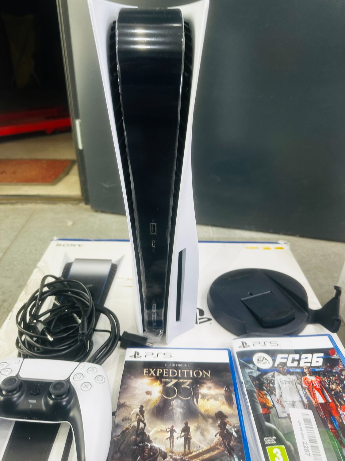 Sony PlayStation 5 Edycja Standard z napędem Blu-ray 4K – biała