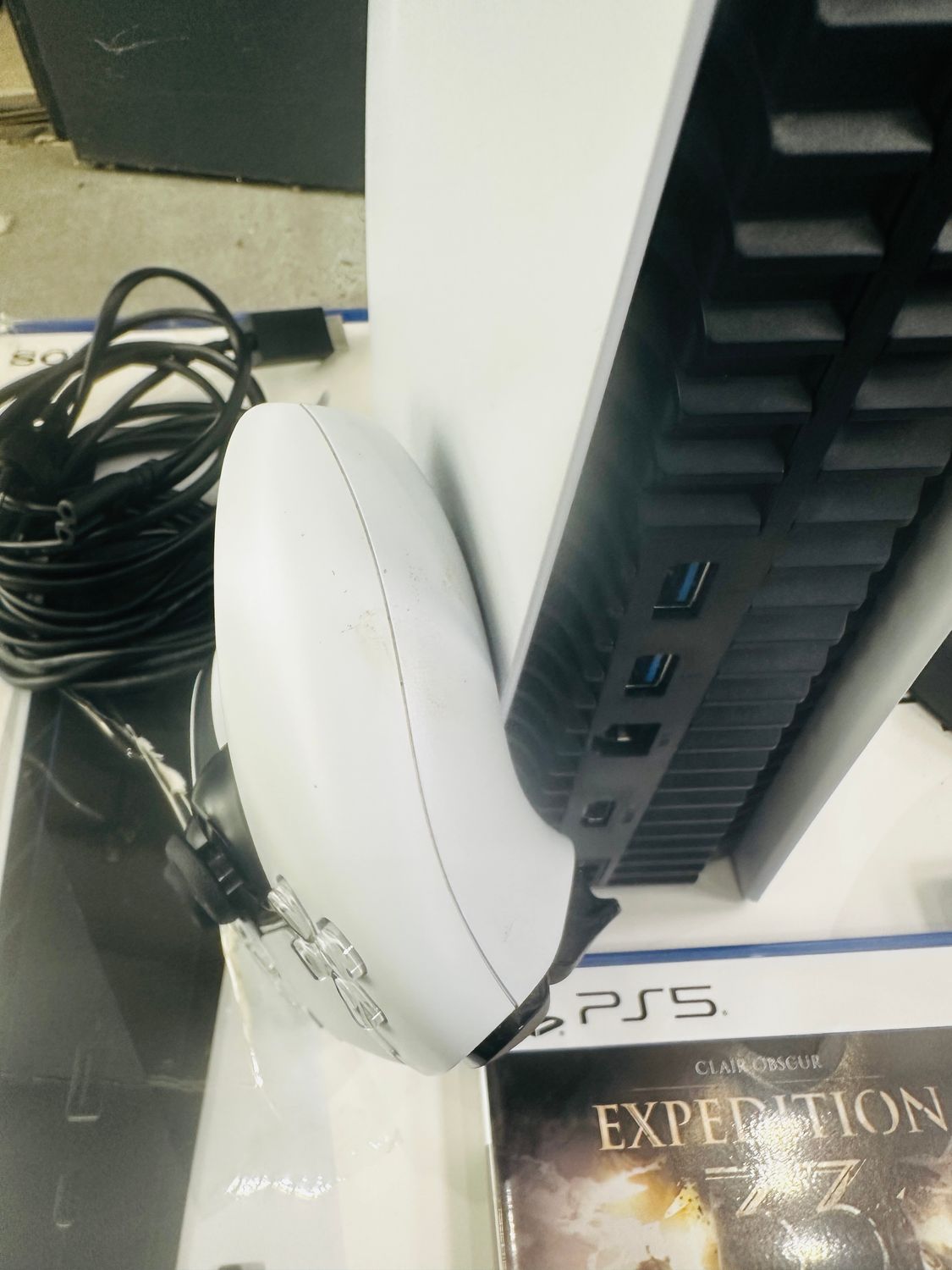 Sony PlayStation 5 Edycja Standard z napędem Blu-ray 4K – biała