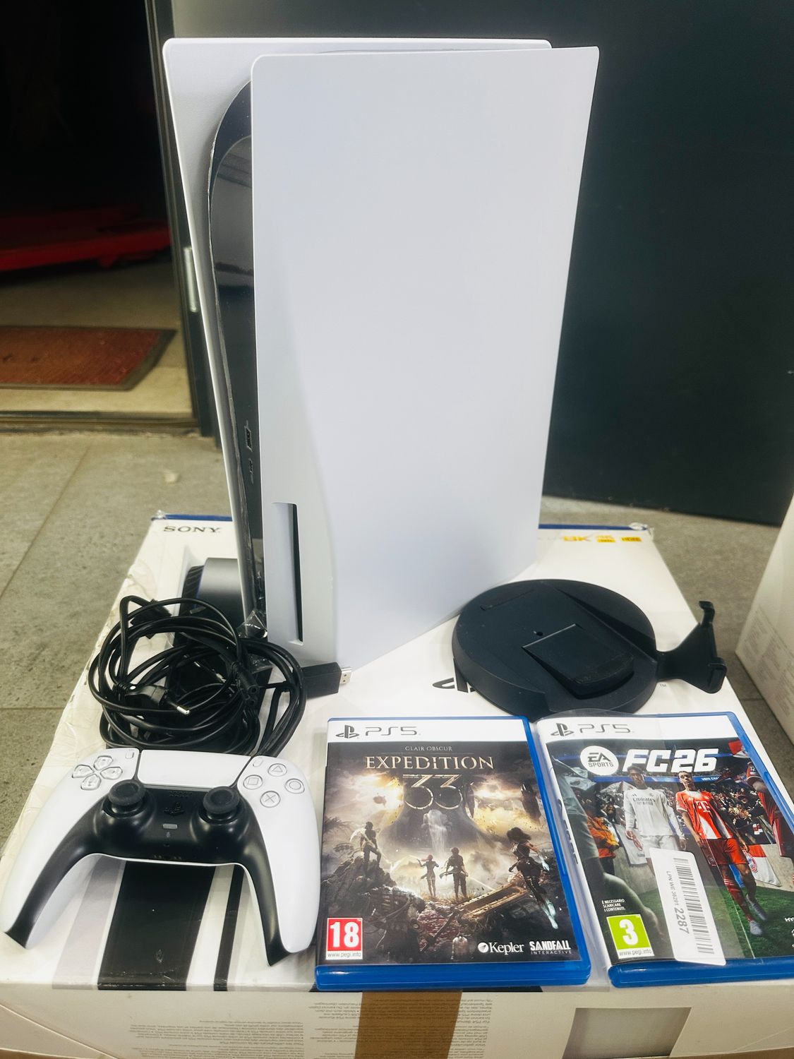 Sony PlayStation 5 Edycja Standard z napędem Blu-ray 4K – biała