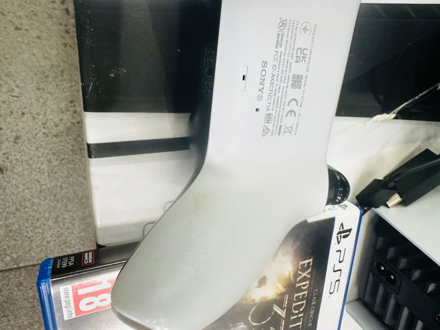 Sony PlayStation 5 Edycja Standard z napędem Blu-ray 4K – biała