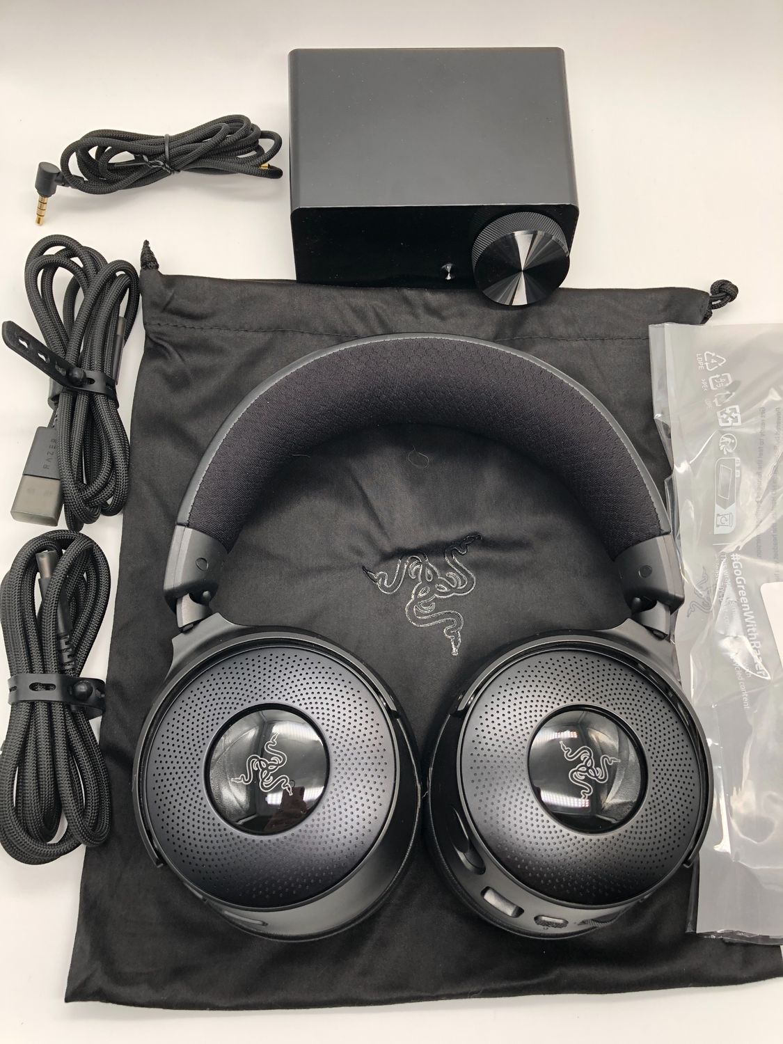 Razer Kraken V4 Pro — bezprzewodowy zestaw słuchawkowy do gier z hubem