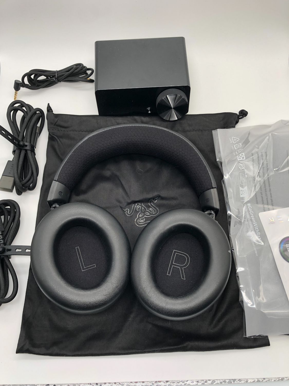 Razer Kraken V4 Pro — bezprzewodowy zestaw słuchawkowy do gier z hubem