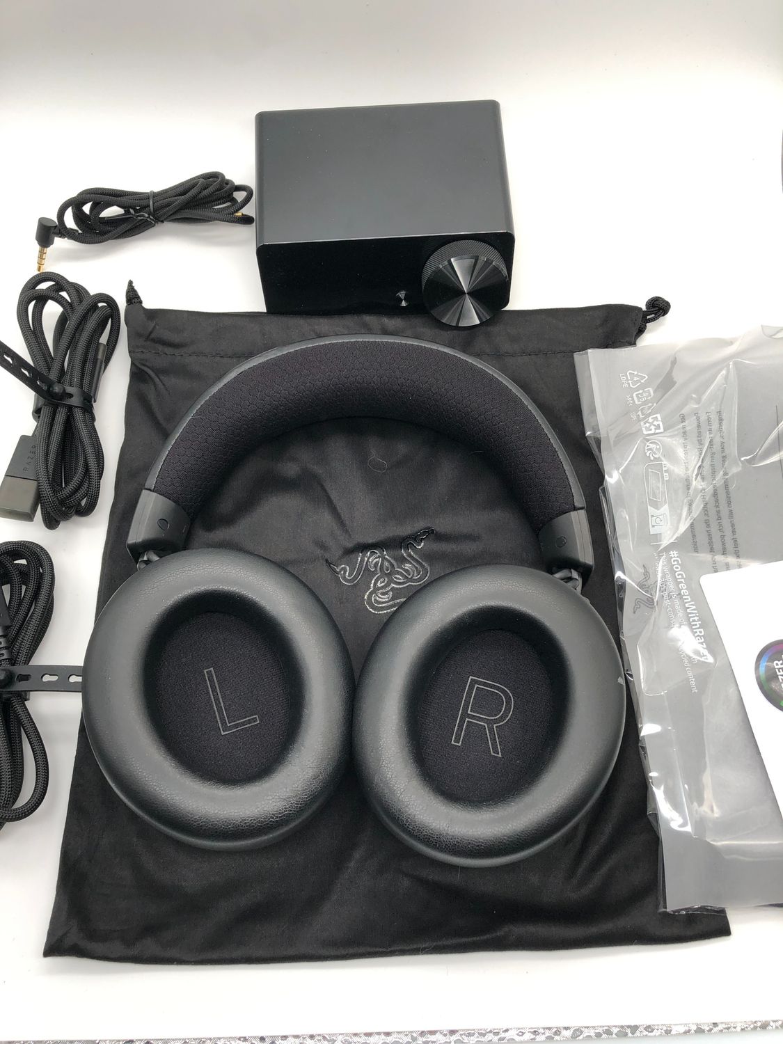 Razer Kraken V4 Pro — bezprzewodowy zestaw słuchawkowy do gier z hubem