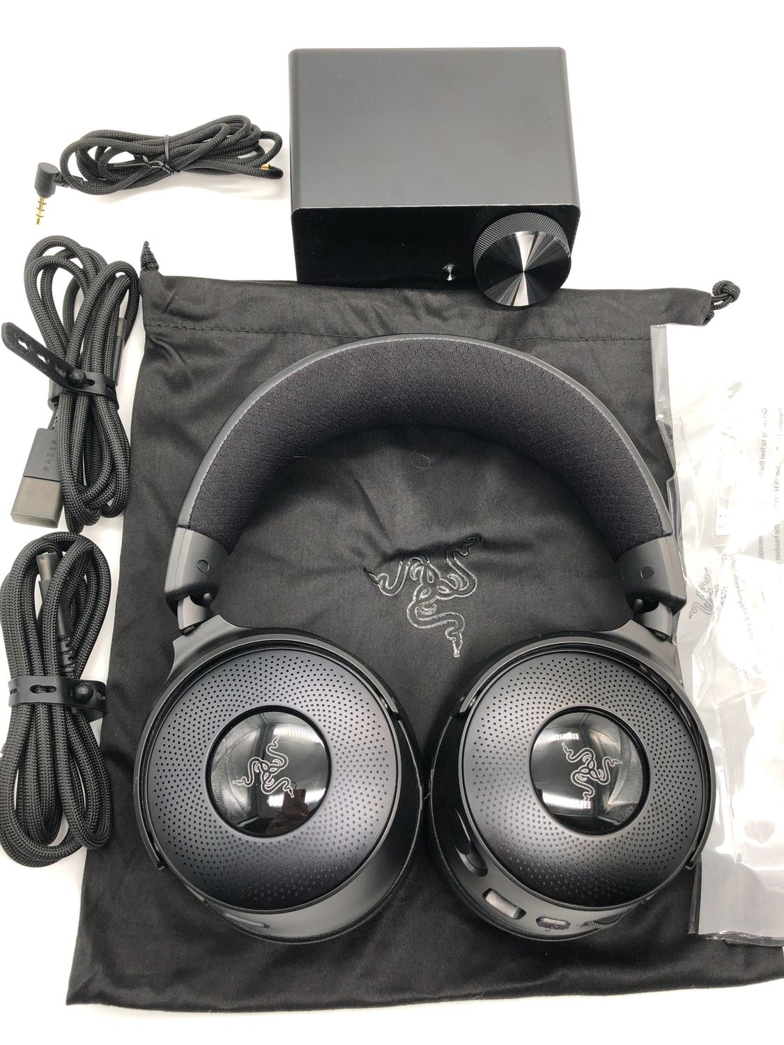 Razer Kraken V4 Pro — bezprzewodowy zestaw słuchawkowy do gier z hubem