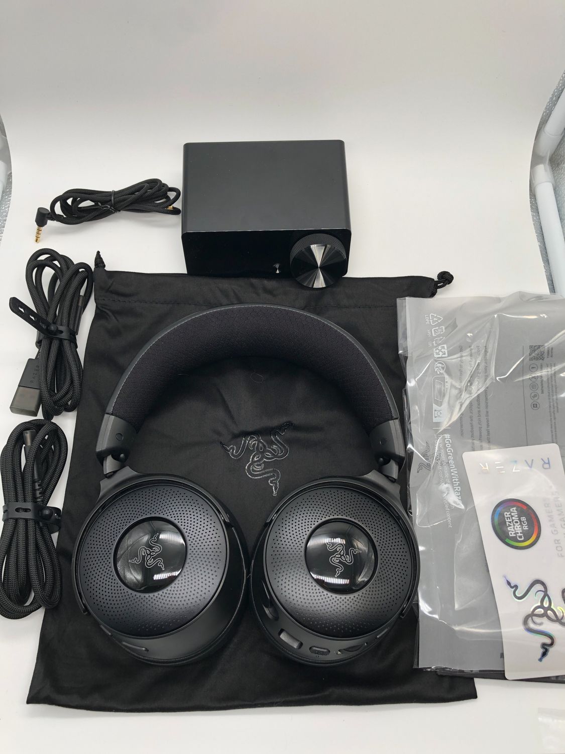 Razer Kraken V4 Pro — bezprzewodowy zestaw słuchawkowy do gier z hubem