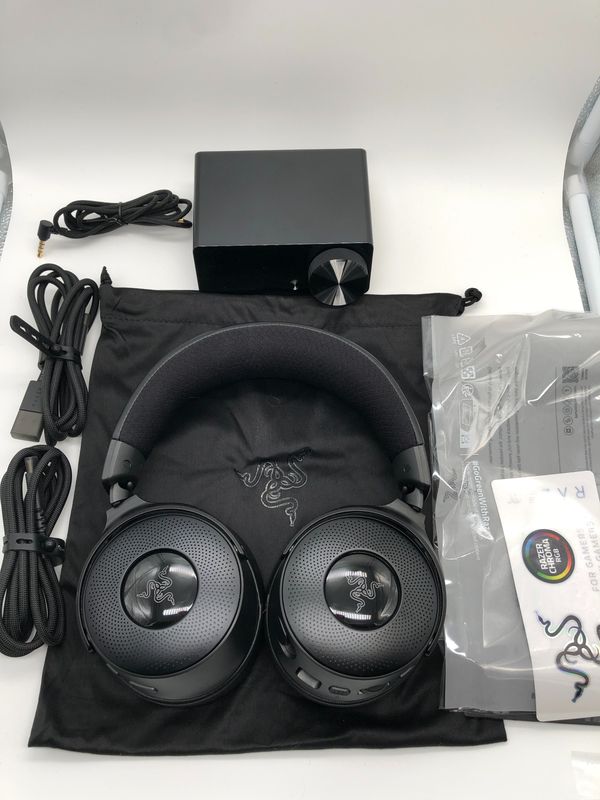 Razer Kraken V4 Pro — bezprzewodowy zestaw słuchawkowy do gier z hubem