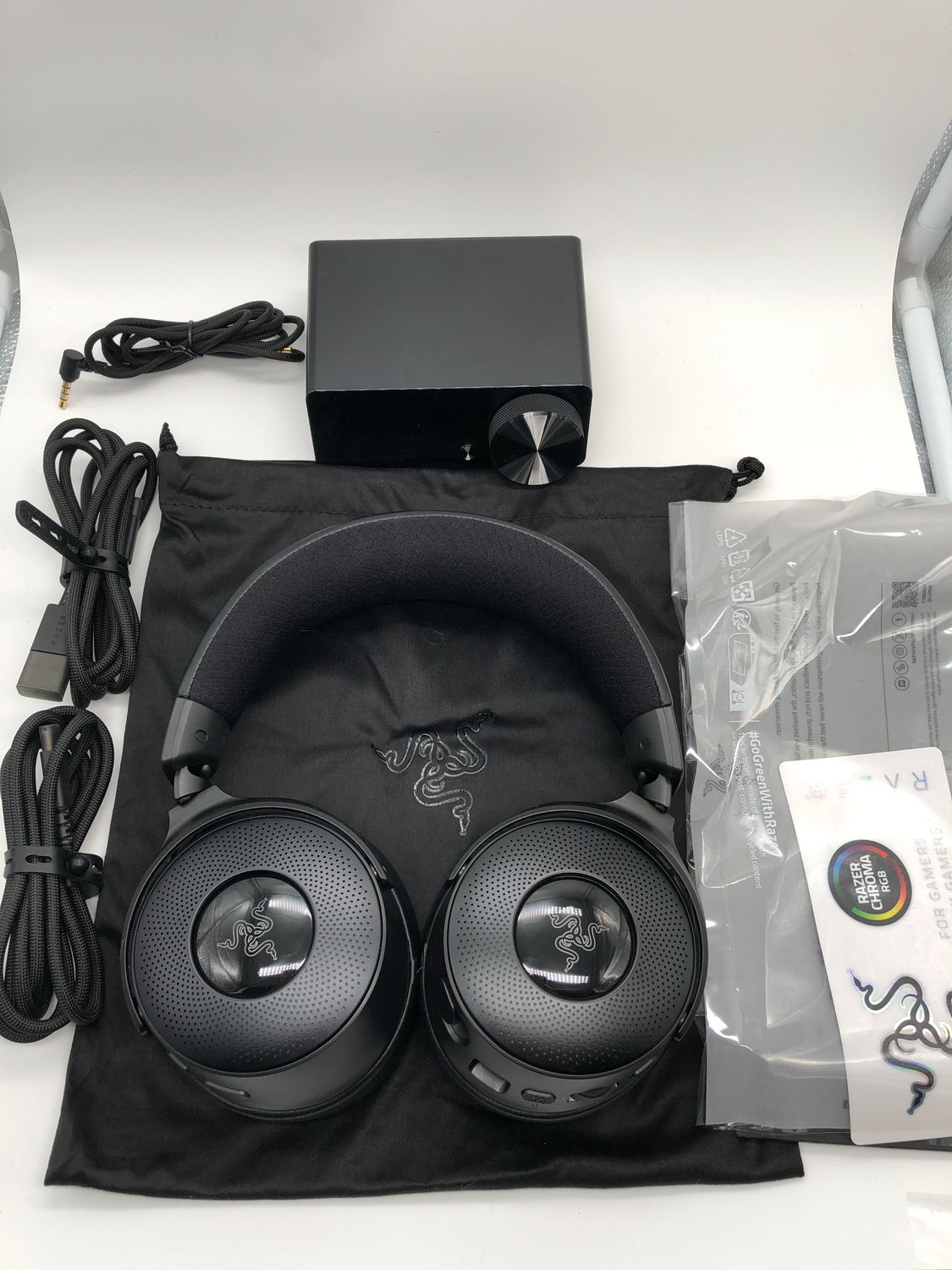 Razer Kraken V4 Pro — bezprzewodowy zestaw słuchawkowy do gier z hubem