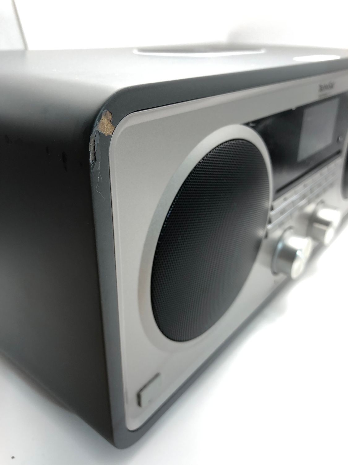 TechniSat DIGITRADIO 602 – kompaktowy system muzyczny 2.1 z radiem cyfrowym i ładowaniem Qi