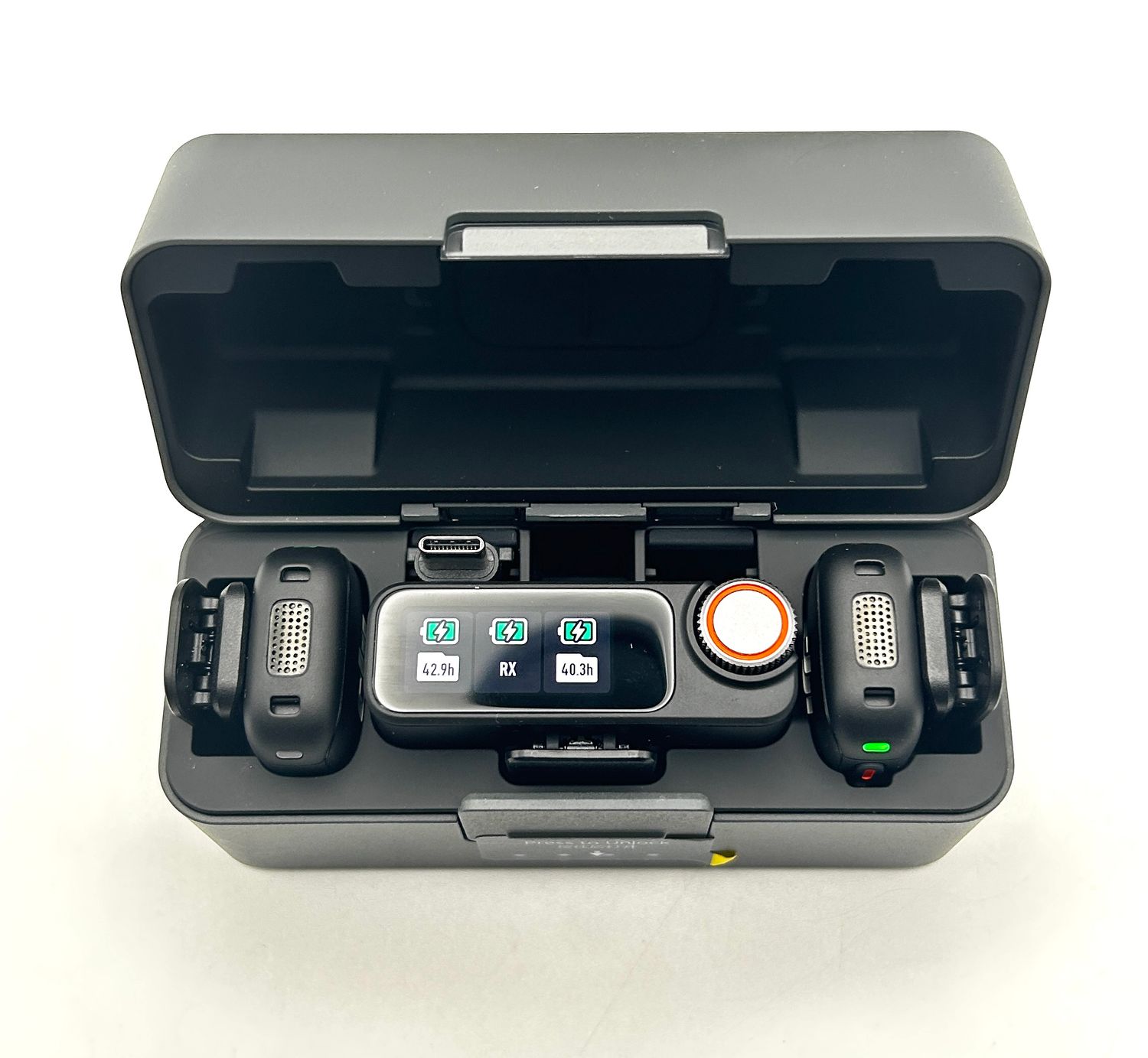 DJI Mic 3 – bezprzewodowy zestaw mikrofonowy (2 nadajniki + 1 odbiornik + etui ładujące)