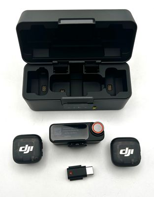 DJI Mic 3 – bezprzewodowy zestaw mikrofonowy (2 nadajniki + 1 odbiornik + etui ładujące)